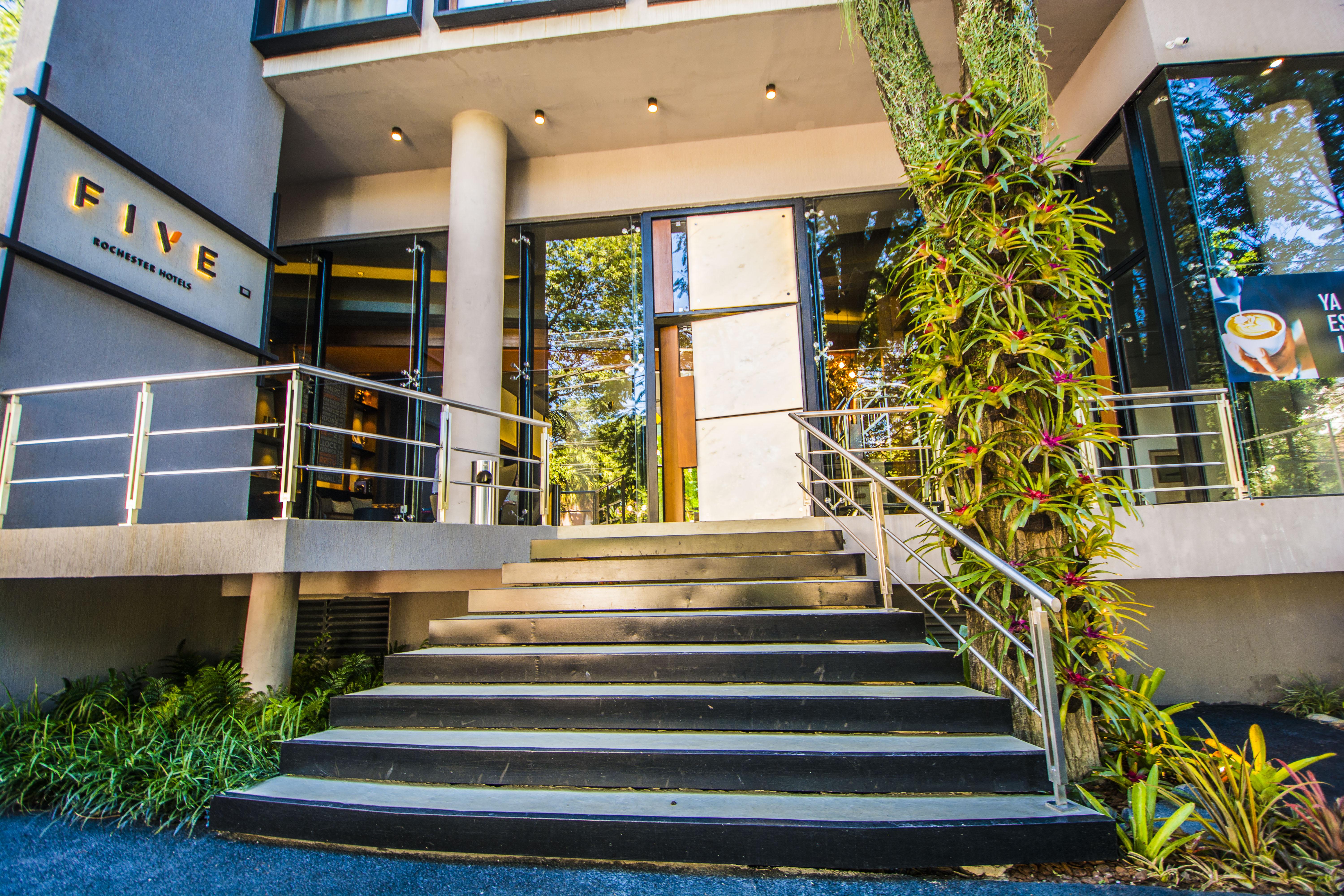 Five Hotel & Residences Assunção Exterior foto Entrance to the hotel